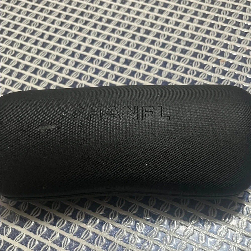 VINTAGE CHANEL Gradient Black Sunglasses - Picture 5 of 6